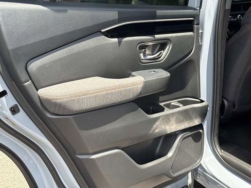 Certified 2023 Honda Pilot Sport image 12
