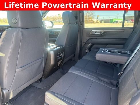 Used 2025 Chevrolet Suburban LS image 18