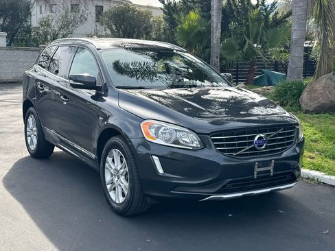 Used 2015 Volvo XC60 T5 Premier w/ Proximity Package image 4