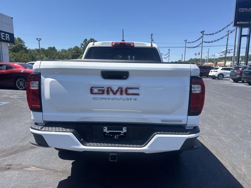 Used 2024 GMC Canyon Elevation w/ Convenience Package AWD/4WD image 4