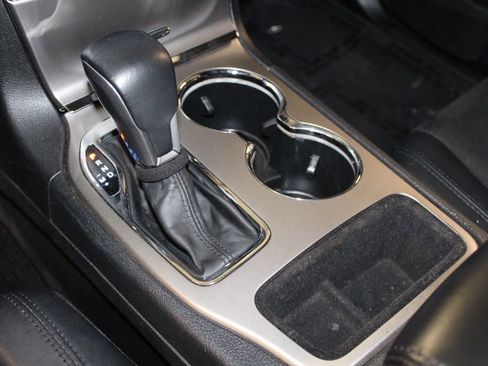 Used 2019 Jeep Grand Cherokee Altitude AWD/4WD image 30