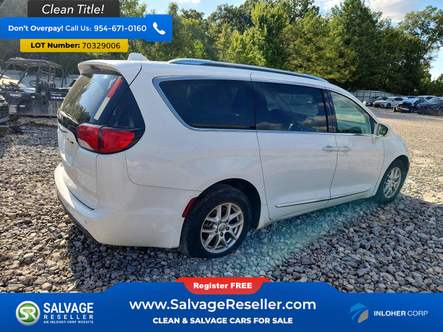 Used 2020 Chrysler Pacifica Touring-L FWD image 4