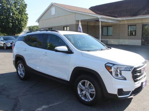 Used 2023 GMC Terrain SLE w/ Driver Convenience Package image 7