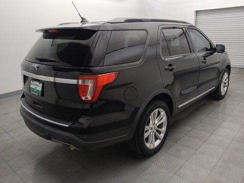 Used 2018 Ford Explorer XLT w/ Equipment Group 202A FWD image 9