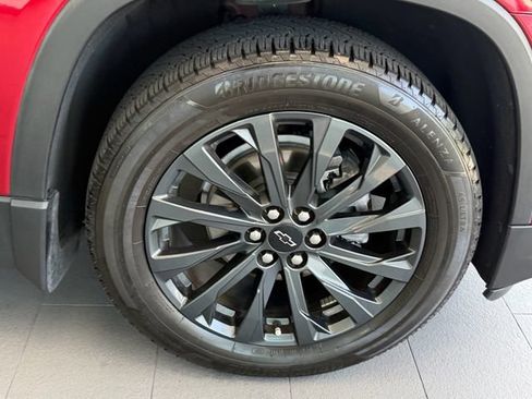 Used 2023 Chevrolet Traverse RS FWD image 19