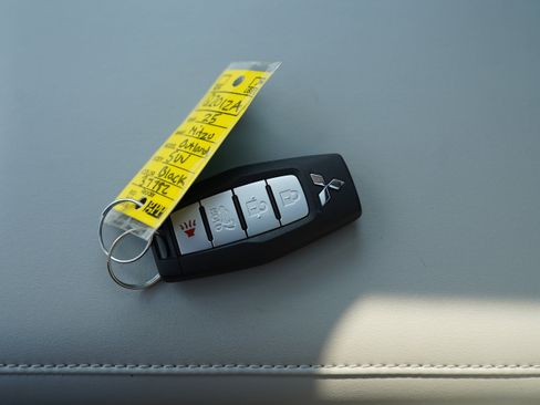Used 2025 Mitsubishi Outlander SEL AWD/4WD image 30