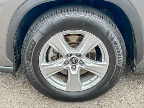 Used 2021 Toyota Highlander L FWD image 10