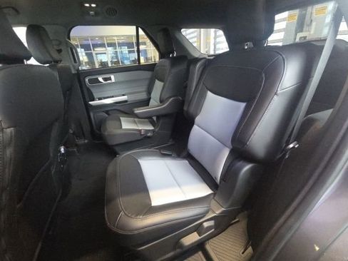 Used 2022 Ford Explorer XLT w/ Equipment Group 202A image 18