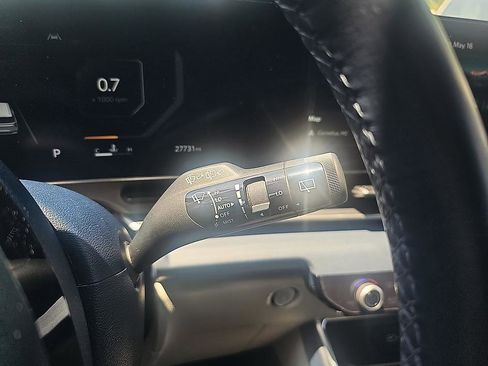 Used 2025 Kia Carnival SX FWD image 21