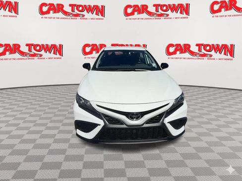Used 2024 Toyota Camry SE FWD image 3