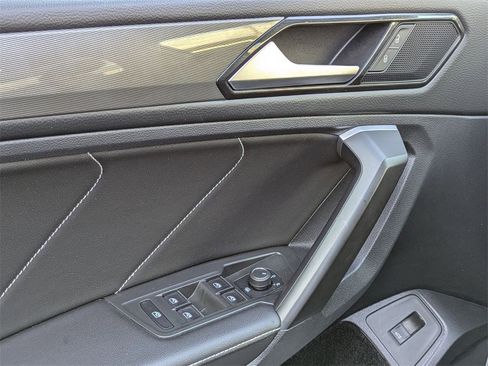 Used 2024 Volkswagen Tiguan SE image 13