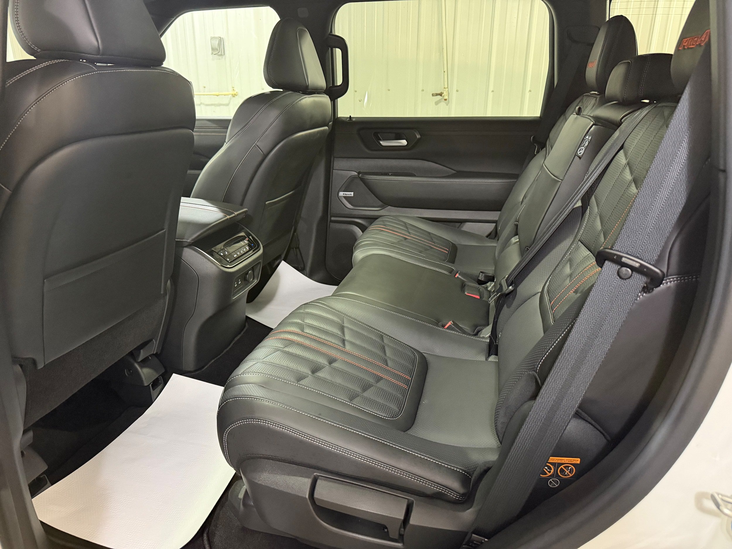 Used 2025 Nissan Armada PRO-4X w/ Pro-4X Premium Package AWD/4WD image 16