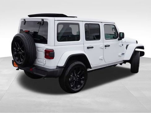 Certified 2025 Jeep Wrangler Unlimited Sahara w/ Safety Group image 9