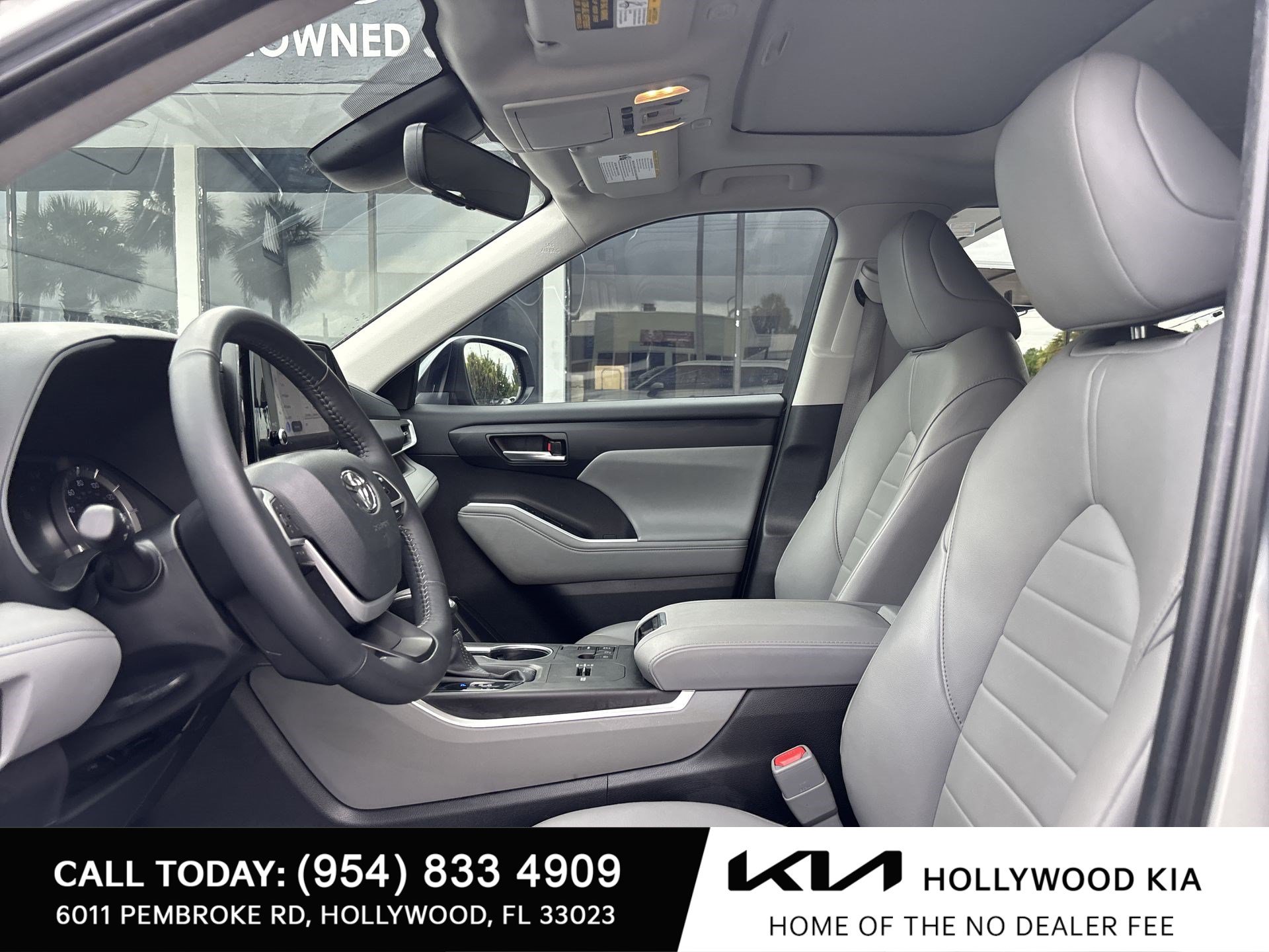 Used 2024 Toyota Highlander XLE FWD image 13