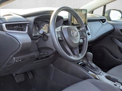 Used 2025 Toyota Corolla LE image 2
