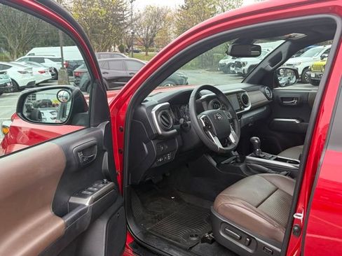 Used 2023 Toyota Tacoma Limited image 14