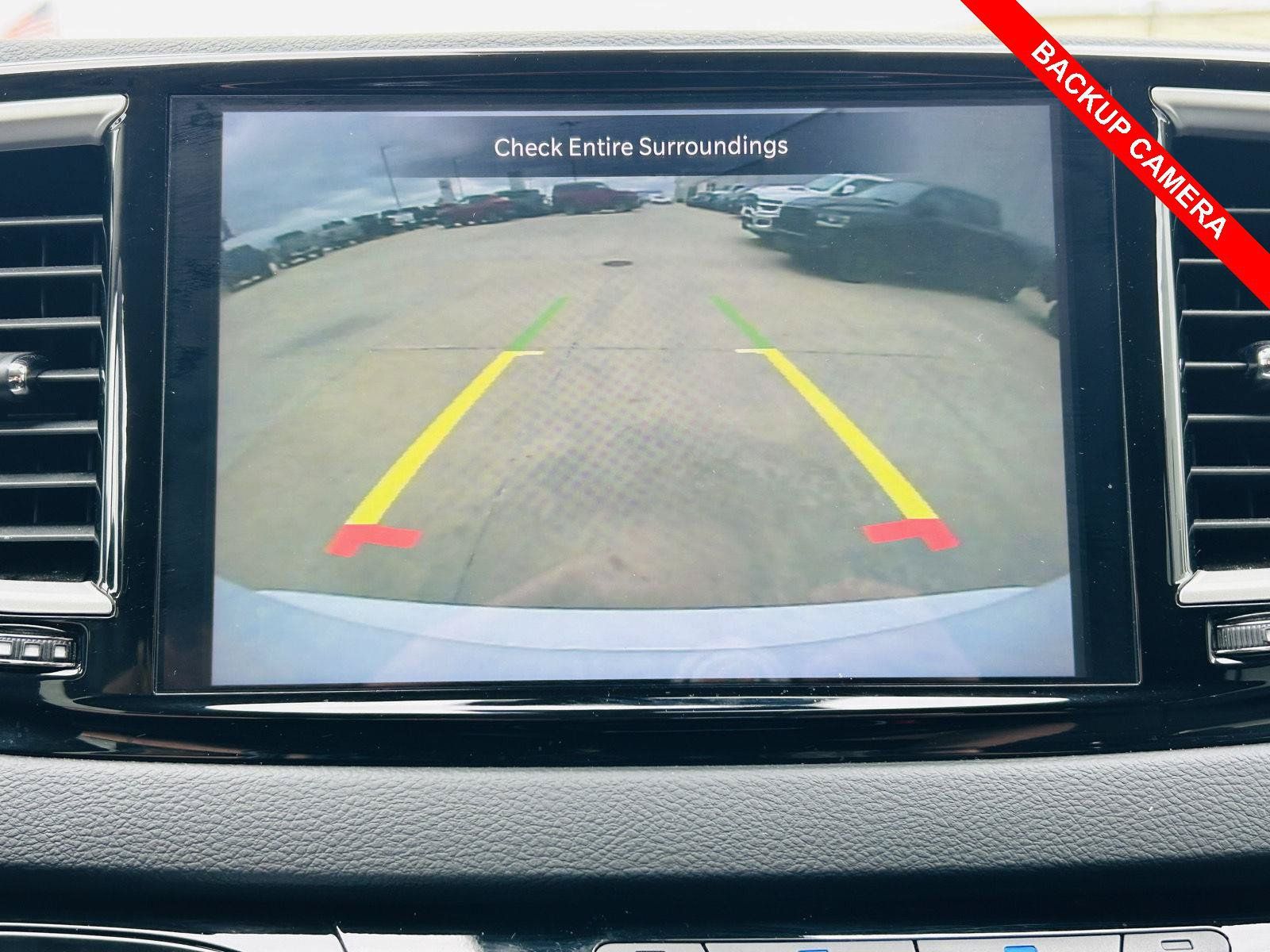 Used 2024 Chrysler Pacifica Touring-L FWD image 10