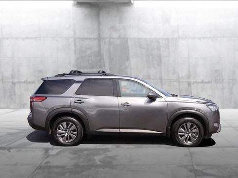 Certified 2025 Nissan Pathfinder SV w/ SV Premium Package FWD image 5