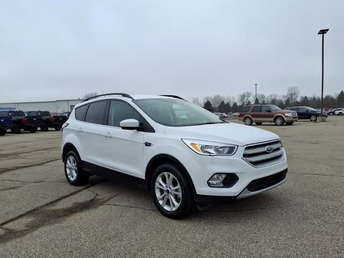 Certified 2018 Ford Escape SE w/ SE Sync 3 Package image 3