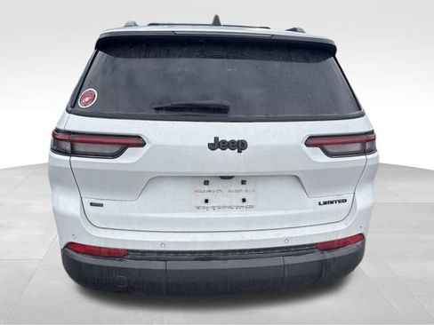 Used 2022 Jeep Grand Cherokee L Limited w/ Black Appearance Package image 19