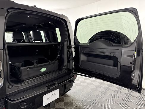 Used 2026 Land Rover Defender 110 OCTA AWD/4WD image 33
