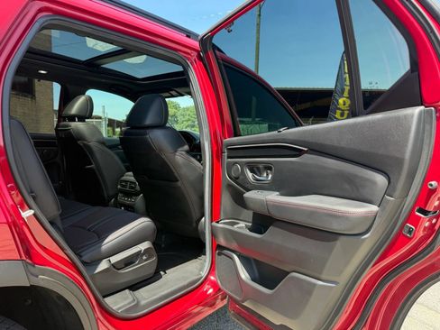 Used 2025 Honda Pilot Black Edition image 14