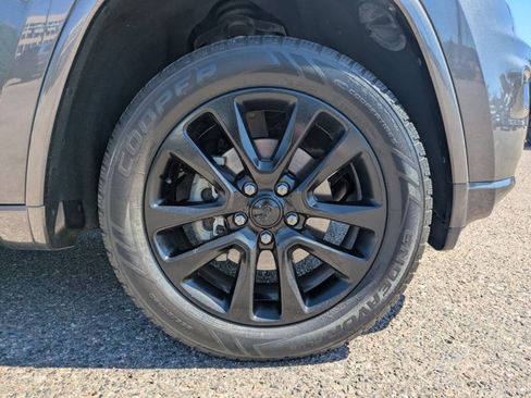 Used 2018 Jeep Grand Cherokee Altitude AWD/4WD image 22