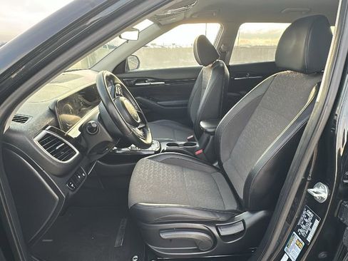 Used 2025 Kia Seltos S image 4