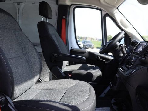 Used 2025 RAM ProMaster 2500 w/ Convenience Group FWD image 17
