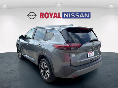 Used 2023 Nissan Rogue SV image 5