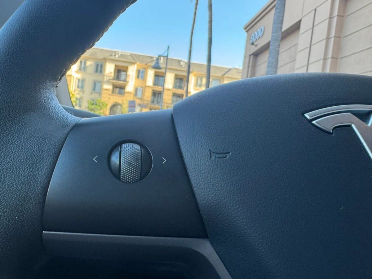 Used 2023 Tesla Model Y Long Range AWD/4WD image 48