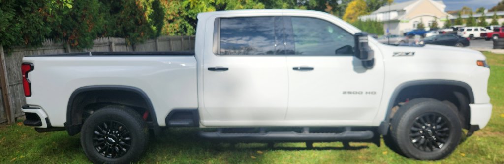 Used 2024 Chevrolet Silverado 2500 LTZ w/ LTZ Plus Package AWD/4WD image 3