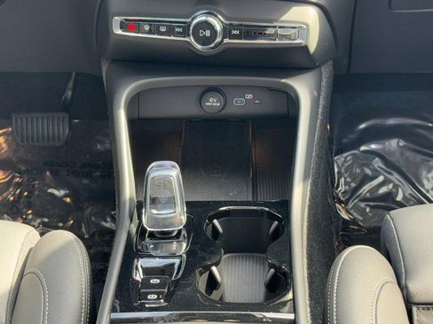Certified 2025 Volvo XC40 B5 Plus image 15