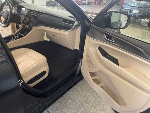 Used 2024 Jeep Grand Cherokee Limited w/ Trailer Tow Package image 14