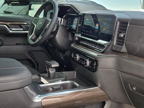 Used 2023 Chevrolet Silverado 1500 RST w/ Protection Package image 9