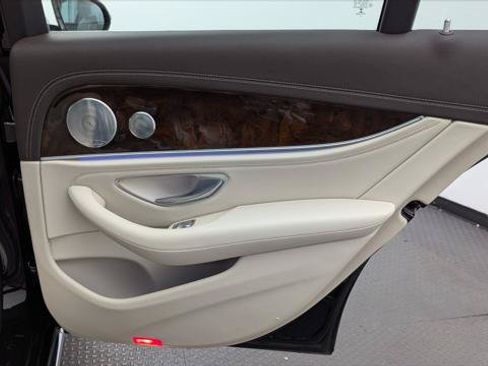 Used 2017 Mercedes-Benz E 300 image 19