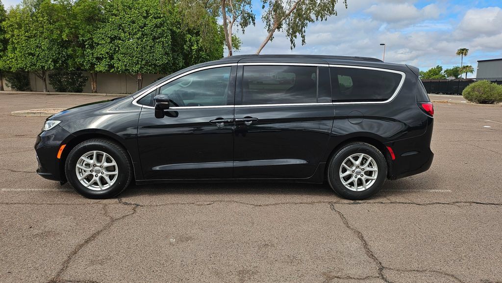 Used 2022 Chrysler Pacifica Touring-L FWD image 7