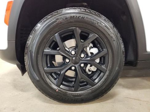 Used 2022 Jeep Grand Cherokee Limited image 12