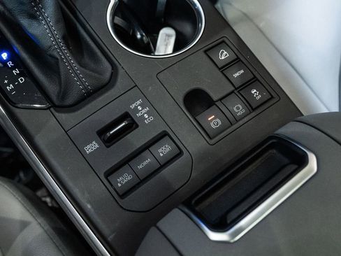 Certified 2024 Toyota Highlander XLE image 21