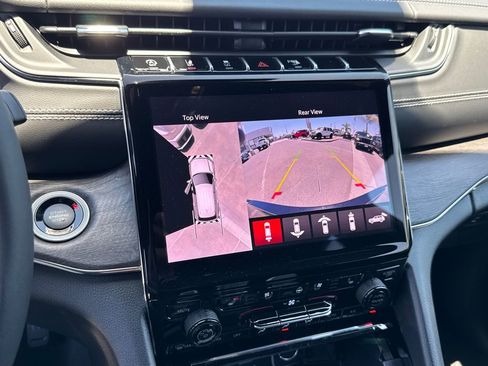 New 2025 Jeep Grand Cherokee L Overland w/ Advanced Protech Group III image 30