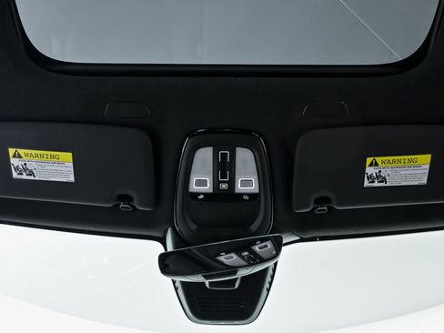 Certified 2025 Volvo XC40 B5 Plus image 20