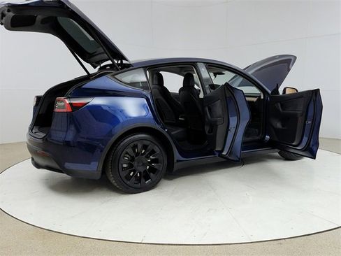 Used 2021 Tesla Model Y Long Range image 12