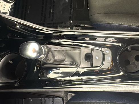 Used 2020 Toyota C-HR XLE image 28