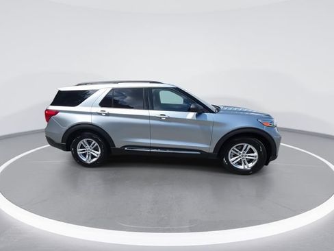 Used 2020 Ford Explorer XLT w/ Equipment Group 202A RWD image 9