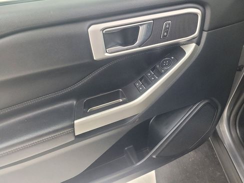 Used 2021 Ford Explorer XLT w/ Equipment Group 202A AWD/4WD image 27