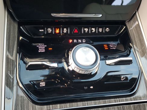 Used 2022 Jeep Wagoneer Series III w/ Convenience Group I image 32