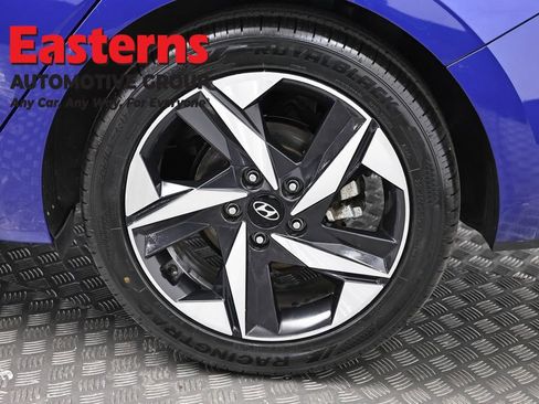 Used 2023 Hyundai Elantra Limited w/ Preferred Accessory Package image 35