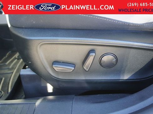 Used 2022 Ford Escape SE image 17