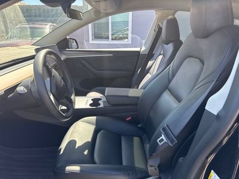 Used 2025 Tesla Model Y Long Range RWD image 9
