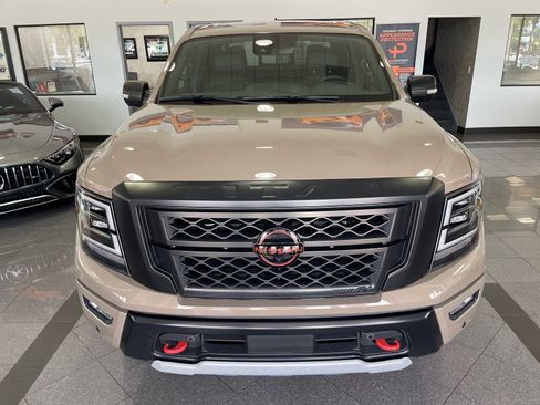 Used 2023 Nissan Titan PRO-4X w/ Pro-4x Convenience Package AWD/4WD image 9